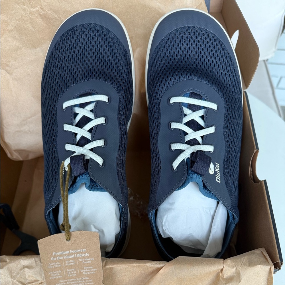 NEW OluKai Men's Navy Boat Shoe/Sneakers size 9